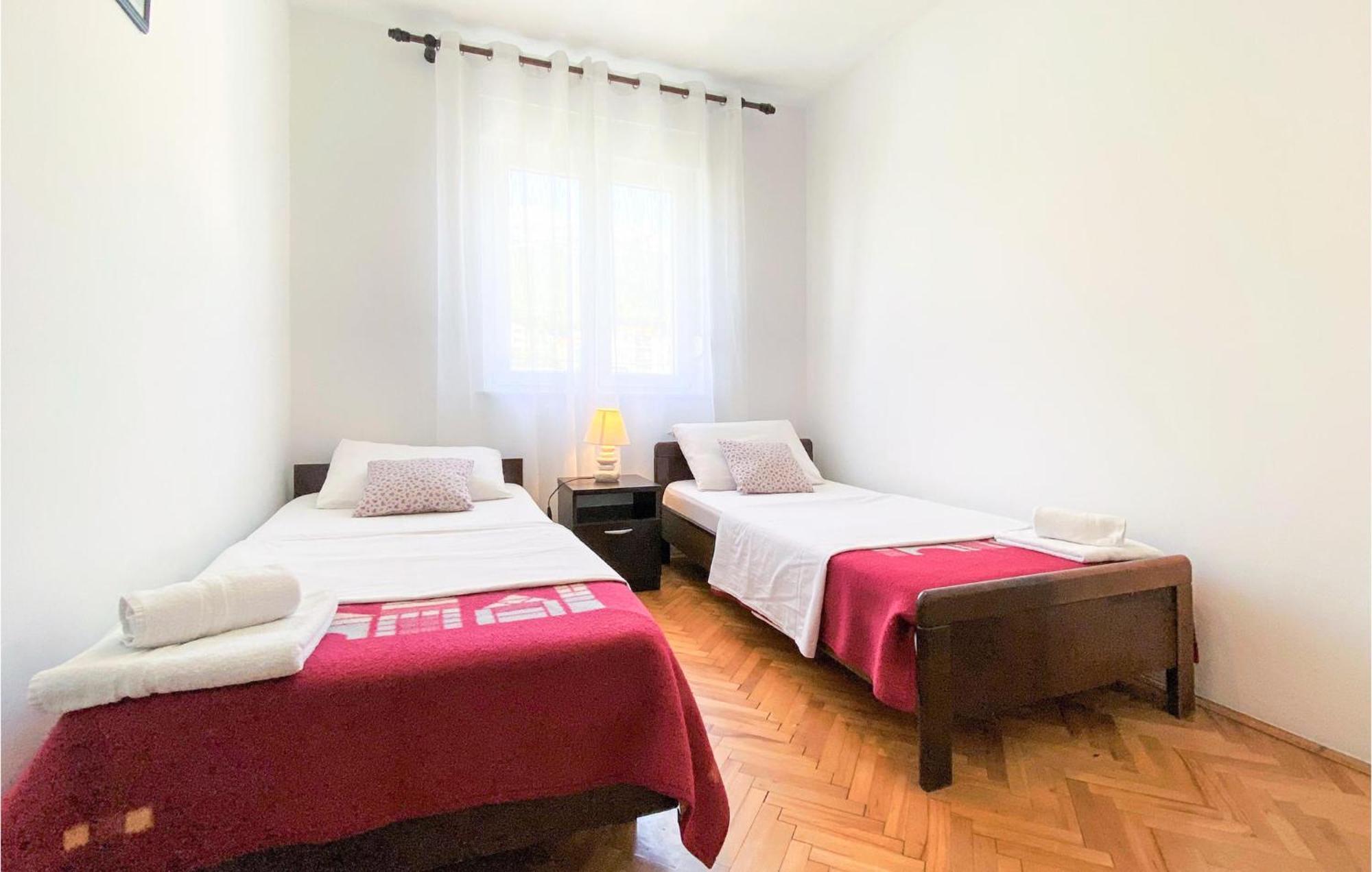 1 Bedroom Nice Apartment In Kastel Sucurac Kaštela Buitenkant foto